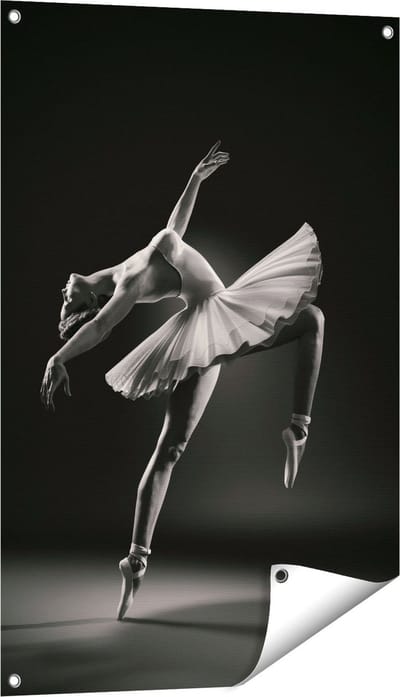 Gards Tuinposter Ballerina op Haar Tenen - Ballet - Zwart Wit - 60x90 cm - Tuindoek - Tuindecoratie - Wanddecoratie buiten - Tuinschilderij