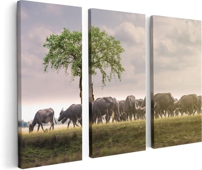 Artaza Canvas Schilderij Drieluik Kudde Buffels bij een Boom - 120x80 - Foto Op Canvas - Canvas Print