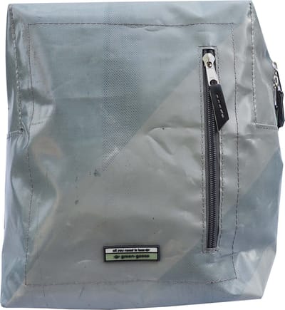 green-goose® Rugtas Reyen | Grijs | 35 × 29.5 × 12.5 cm | Tas van Upcycled Vrachtwagenzeil | Stevig en Duurzaam | Gerecycled Materiaal uit Europa