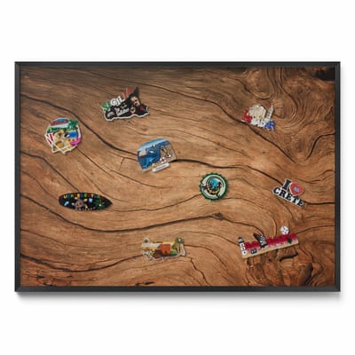 Tulup Magneetbord met Zwarte Frame - Bruin Magneetbord in Stijlvolle Kleuren - 100 cm x 70 cm - Gebarsten houttextuur - Magneetbord met Effen Frame - Magnetisch Bord Decoratief - Magneetbord Multifunctioneel