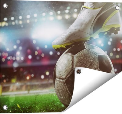 Gards Tuinposter Voetbal Aftrap met de Bal in het Stadion - 50x40 cm - Tuindoek - Tuindecoratie - Wanddecoratie buiten - Tuinschilderij