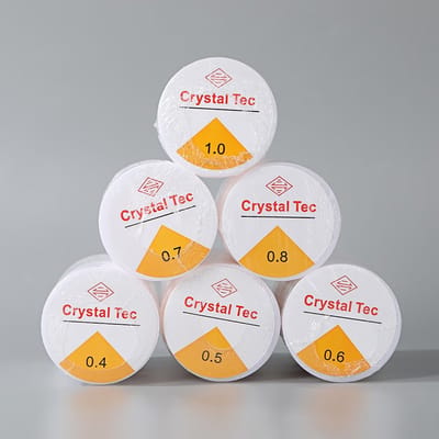 Daity 6 rollen elastisch armbandkoord, maten: 0,4, 0,5, 0,6, 0,7, 0,8, 1 mm, inclusief een platte spoel met elastisch koord, een schaar en een open naald van 10,2 cm. Geschikt voor het maken van armbanden, sieraden en kralenwerk met klei (geel).