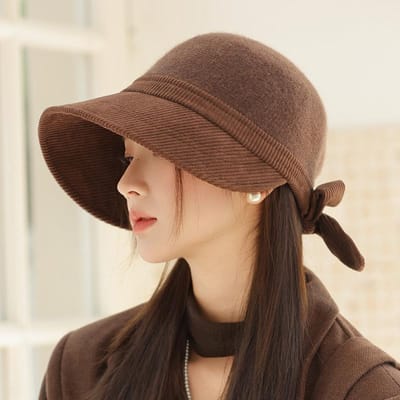 Koreaanse Versie van Herfst en Winter Nieuwe Hoed voor Vrouwen met Grote Rand die Gezicht Toont Kleine Eendjesbal Pet Casual Veelzijdige Koepelhoed Strik Bekkenhoed One Size brown