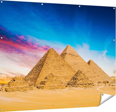 Gards Tuinposter Egyptische Piramides bij Zonsondergang - 150x120 cm - Tuindoek - Tuindecoratie - Wanddecoratie buiten - Tuinschilderij