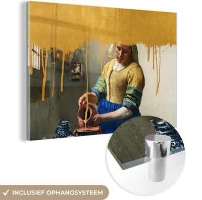 MuchoWow® Glasschilderij 120x80 cm - Schilderij acrylglas - Melkmeisje - Goud - Vermeer - Foto op glas - Schilderijen