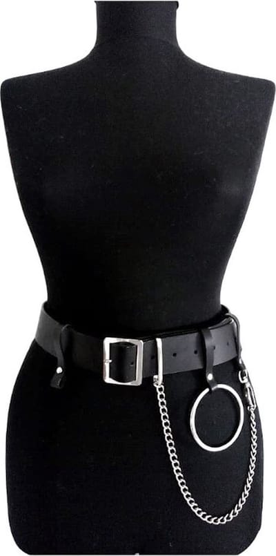 Nooitmeersaai - Harnas Vrouw - Leer - Brede Riem Met Ring en Ketting - Zwart - BDSM Extreme - Bondage Harnas