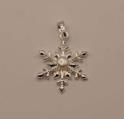 Sterling zilveren hanger sneeuwvlokje met parel - hanger ster gemaakte van 925 zilver - sierlijke ster hanger - sneeuwvlok hanger van sterling zilveren - natuurlijke item hanger - modern zilveren hanger - sier hangertjes - bedel vlok voor ketting