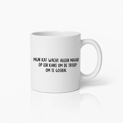 Grappige Kattenmok – "Mijn Kat Wacht Alleen maar op een Kans om de Troep om te Gooien" Koffiebeker – Leuk Cadeau voor Kattenliefhebbers