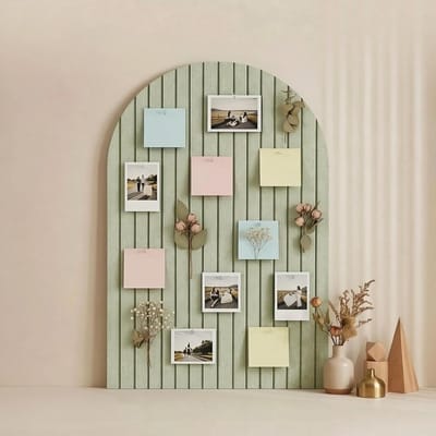 Dailygoods - Acidea Groot gebogen vilten prikbord, 90 x 60 cm kurkbord alternatief, 6 stuks push-pins borden met veilige verwijderbare zelfklevende tabs en pushpins
