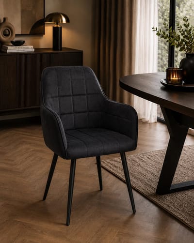 Eetkamerstoel Emma – Velvet Stof – Zwart – Luxe Eetkamerstoel met Armleuningen – Comfortabele Zitting & Metalen Poten