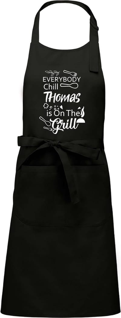 Keukenschort - Barbecue schort - Zwart - Everybody Chill (naam) is on the grill - met voornaam naar keuze - 76 x 90 cm - Verjaardags cadeau - BBQ