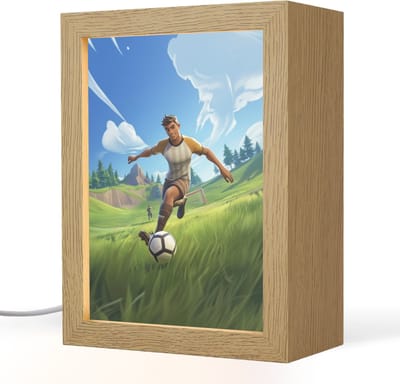Nachtlampje 15x20 cm - Kinder lampje - Illustratie - Voetbal - Game - Grasveld - Tafellamp kinderkamer - Slaapkamer lamp - Bedlamp kinderen - Kinderlampje stopcontact - Wandlamp babykamer - Nachtlampjes