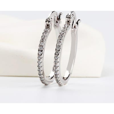 Huitan Eenvoudige Stijlvolle Grote Hoepeloorbellen voor Vrouwen Zilverkleurig Schitterende Kristal Zirkonia Cirkel Oorbellen Statement Sieraden white