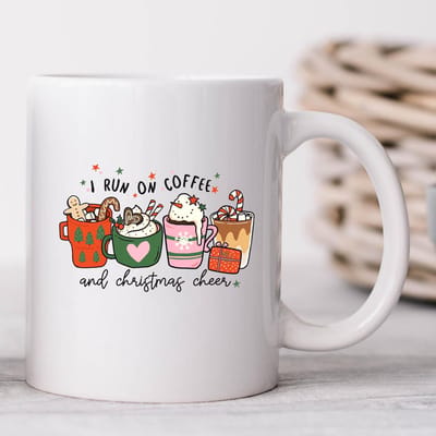 I run on coffee CHRISTMAS | Mok met tekst | Grappige mok | Verjaardag cadeau | Cadeau voor man | Cadeau voor vrouw | Cadeau voor haar | Cadeau voor hem | Grappige cadeau | Thee glazen | Valentijn cadeautjes | Koffiekopjes