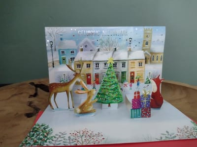 Pop-up Kerstkaart – Vrolijke 3D Kerstkaart met grappig kerst tafereel - Sneeuw - pop-up kaart 3D wenskaart - Fijne kerstdagen Gelukkig nieuwjaar.