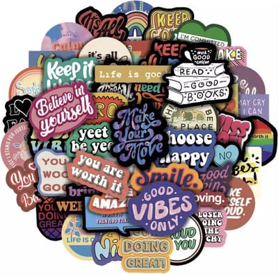 New Age Devi - 50 Stuks Quote Stickers - Inspiratie Teksten voor Scrapbooks Laptops en Bullet Journals - Voor Kinderen en Volwassenen - Stickervellen voor Creatieve Projecten