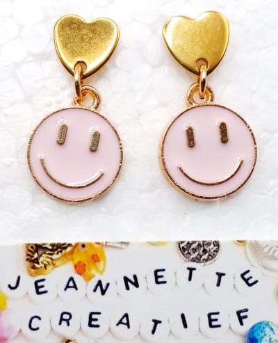 Jeannette-Creatief® - Fun - Smiley Oorhangers Roze - Oorbellen - RVS oorknopjes - Valentijn