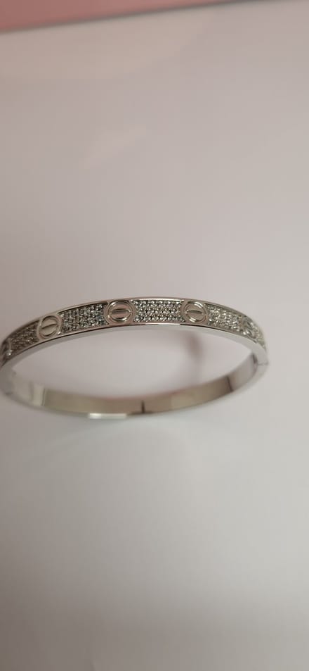 EHH BEAUTY - Zilveren bangle met zirkonia steentjes - Luxe bangle - Armband