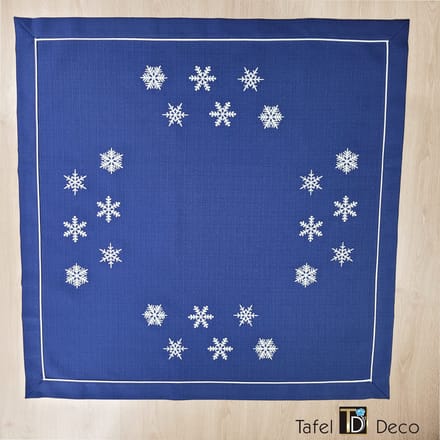 Dekservet model Kerst , geborduurd, 70×70 cm , vuilafstotend, blauw met witte streep.