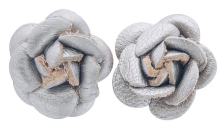Behave - Oorstekers met bloemetjes van imitatieleer - 2,5 cm