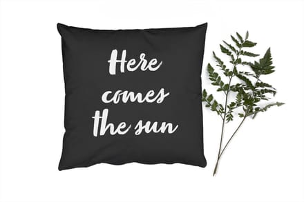 Sierkussens - Kussentjes Woonkamer - 60x60 cm - Tekst - Here comes the sun - Quotes - Zon