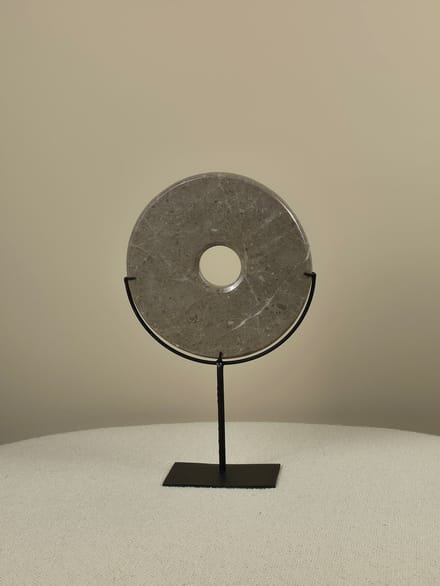 Blitzdeco - Marmeren Schijf - Maria - Vrijstaand - Grijs - Uniek Design - 20CM