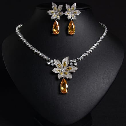 Ensemble Collier Boucles d'Oreilles Design Luxe Léger pour Femme Élégant Fleur Gouttelette Tendance et Polyvalent Sens du Design de Niche black