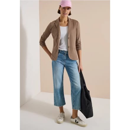 Eenvoudige blazer met reverskraag en knopen