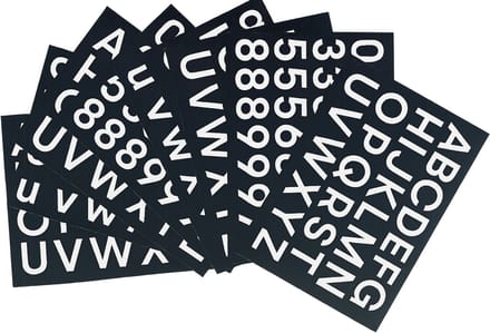 plakletters + cijfers wit - hoogte letters 2 cm - breed 1 cm