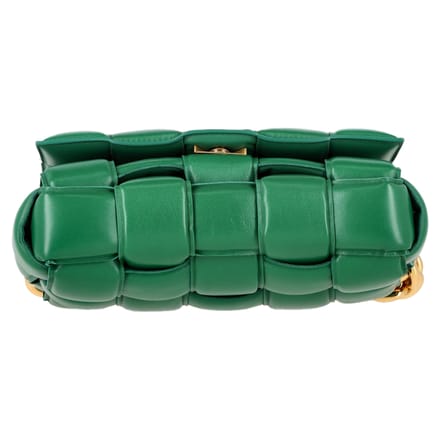 Bottega Veneta Gevoerde Cassette Schoudertas in Groene Leer