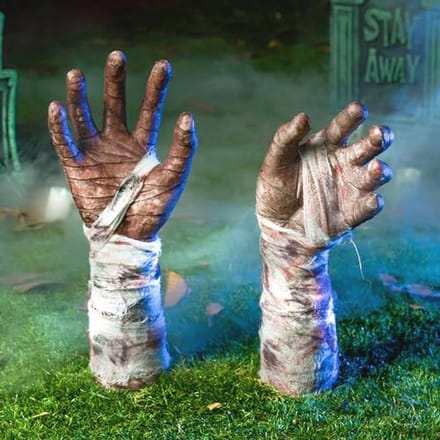 Zombie Arm Stakes - Tuindecoratie Halloween - Spookachtige Sfeer Creëren - Realistisch Ontwerp - 33 cm - Bruin