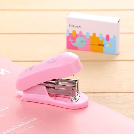 Mini nietmachine set - Pocket nietmachine - Documenten binden - Handzaam ontwerp - 400 nietjes - Roze