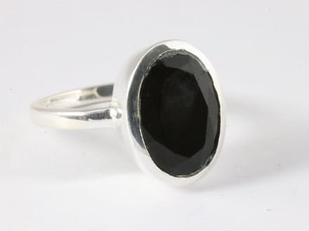 Hoogglans zilveren ring met onyx - maat 20