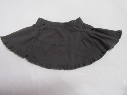 dirkje , rok, grijst , 5 jaar  110