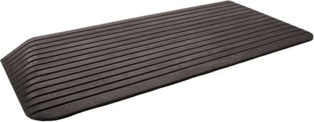 Rubbermagazijn - Oploopmat schuin - Hoogte 10,3cm - Volrubber - Portieken, Galerijen, Drempels, Verhogingen en obstakels