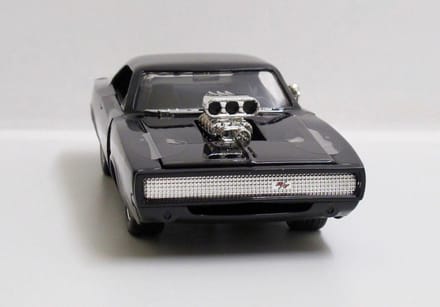 Dom´s Dodge Charger R/T Fast & Furious + Dom figuur, Jada Toys 1/24