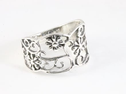 Opengewerkte zilveren ring met bloemen - maat 19