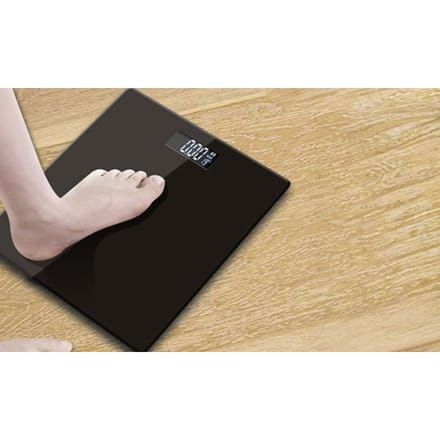 Digitale weegschaal met step-on-technologie van het merk Herzberg
