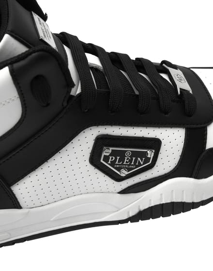 Mid-Top Sneakers Street