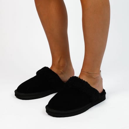 Manfield - Dames - Zwarte suède pantoffels met imiatatiewol - Maat 36