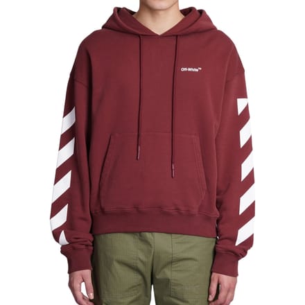 Gebroken witte Diag Helvetica over bordeauxrode hoodie