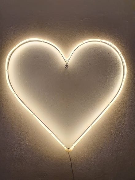 Luca Lighting Hart Neon Led wandlamp warm wit, L49xB1xH43cm