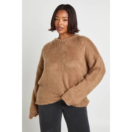 boohoo Dames Plus Fluffy ronde hals oversized trui | Taupe | Maat: 28