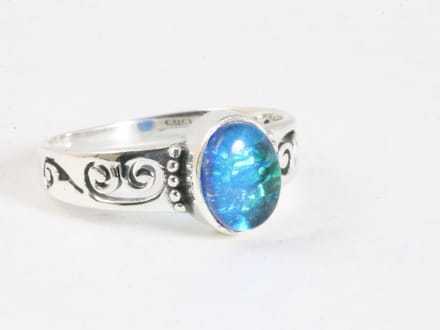 Fijne opengewerkte zilveren ring met blauwe opaal - maat 18