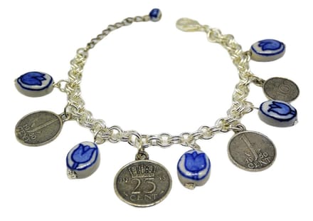 Muntenarmband met delftsblauwe tulpjes
