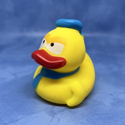 MBW Badeendje matroos - maritieme decoratie - bad eendjes race - zeeman - 8 cm