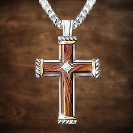 Ketting met kruisje zilverkleur houtnerf.