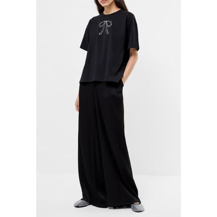 French Connection Pearl Hotfix Bow S/s Tee Blackout Blackout Maat: S | Tops Outlet | Dames | Zwart
