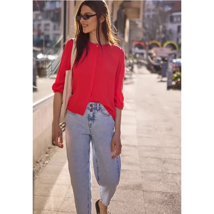 3/4 mouw blouse met ronde hals en knopen