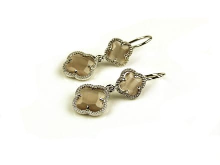 model Double Fiori klein oorringen in zilver bruine klavers